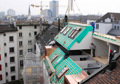 Dachstock Aufrichte in der Stadt