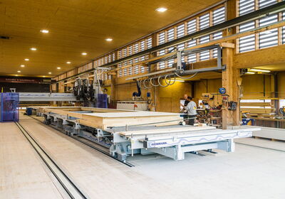 Elementproduktion in Werkhallen