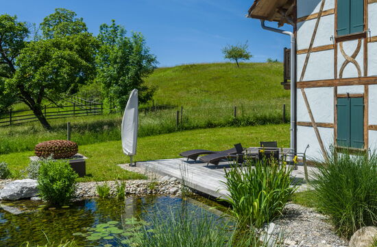 Garten mit Holzdeck